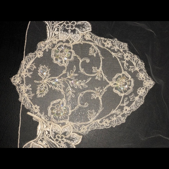 Wedding Veil - Picture 7 of 8